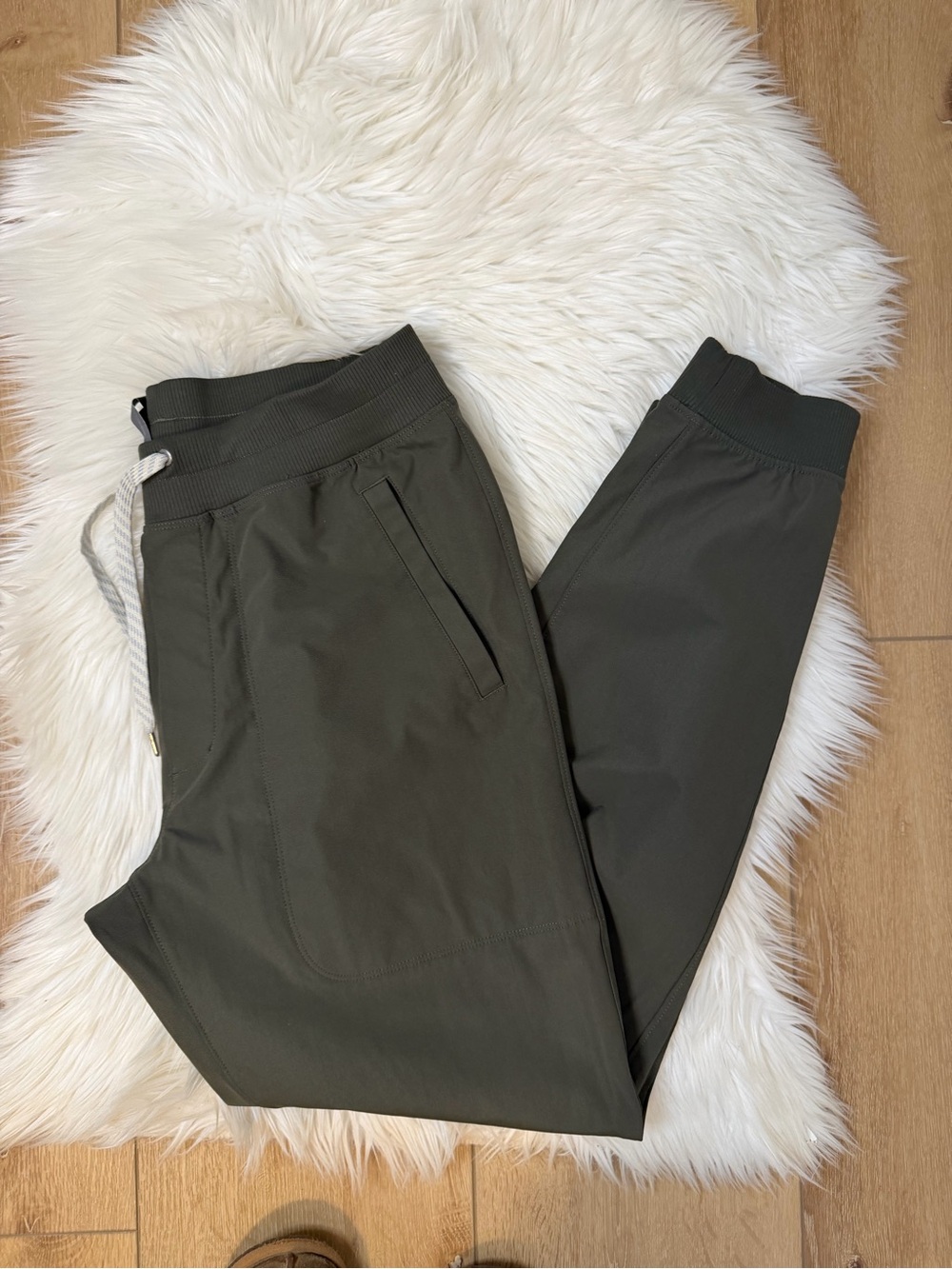 Vuori Men’s Olive Green Jogger Pants - Size Large